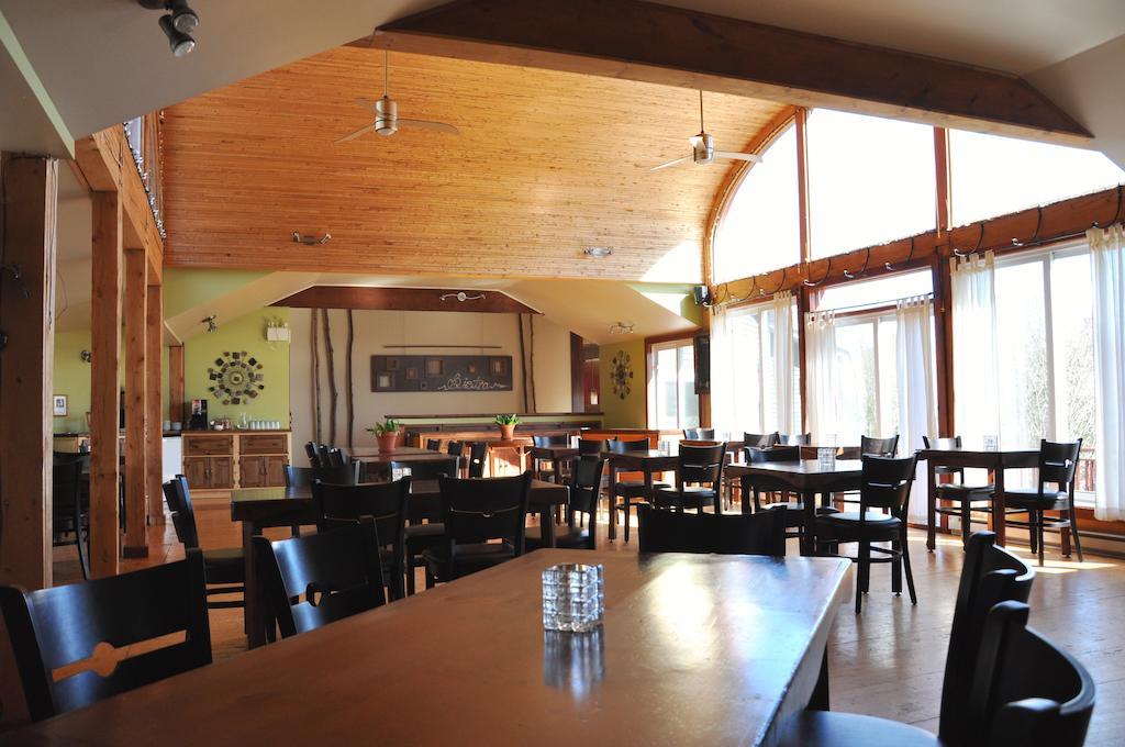 La Petite Auberge De Jouvence Magog Екстериор снимка