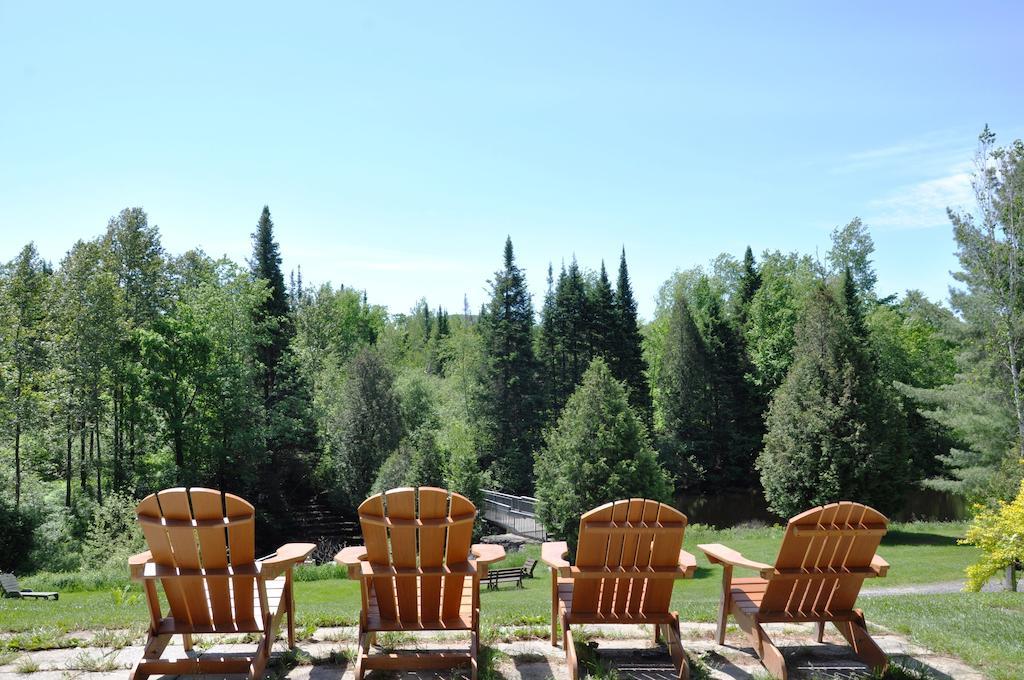 La Petite Auberge De Jouvence Magog Екстериор снимка