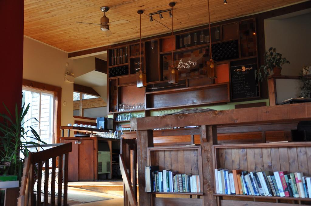 La Petite Auberge De Jouvence Magog Екстериор снимка