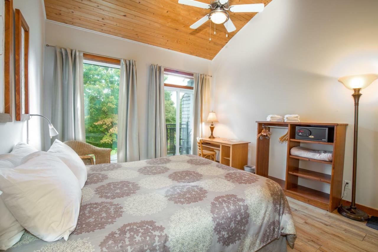 La Petite Auberge De Jouvence Magog Екстериор снимка